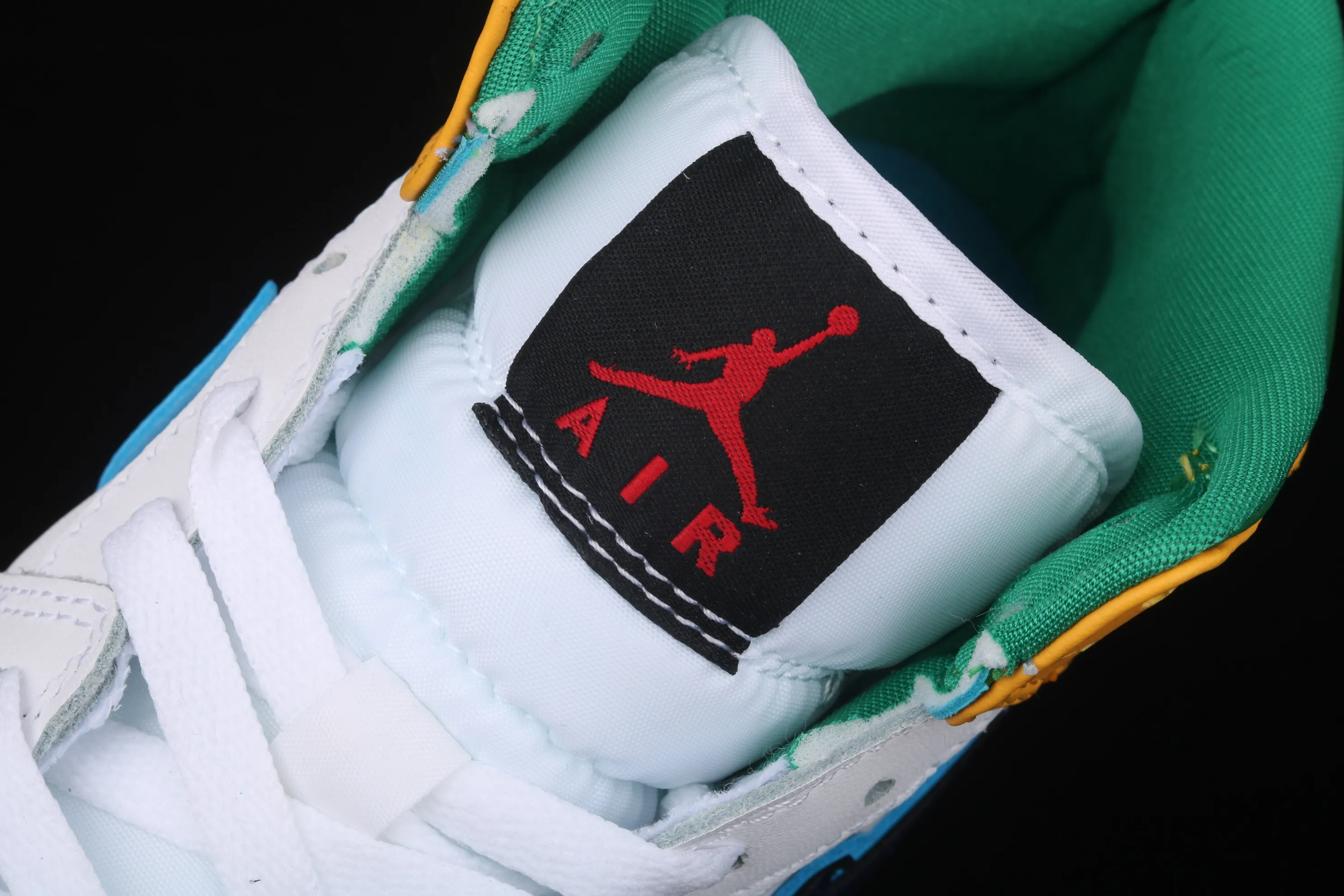 All categories Air Jordan Jordan series basketball shoes Air Jordan 1 Mid Air Jordan 1 Mid SE AJ1 Joe 1 Yuanyang mid-top basketball shoes 554725-128